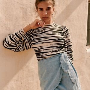 NEW photos Sezane Zebra Sweater